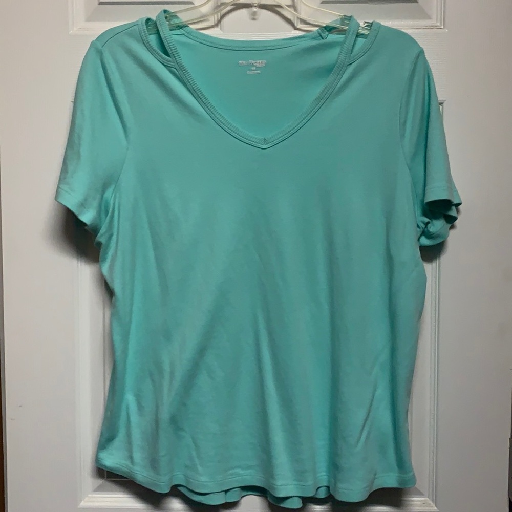 Cold shoulder tee